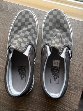 BNWOT Grey checkered Vans size 9 women’s